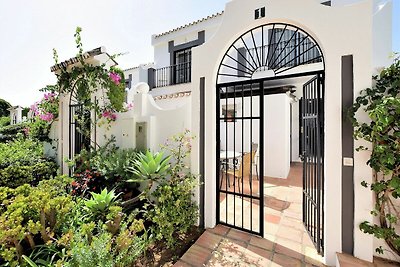 Lovely Villa in Marbella with Gardens, Pool a...