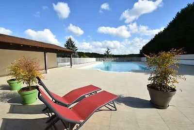 Charmantes Ferienhaus mit Pool und Teich