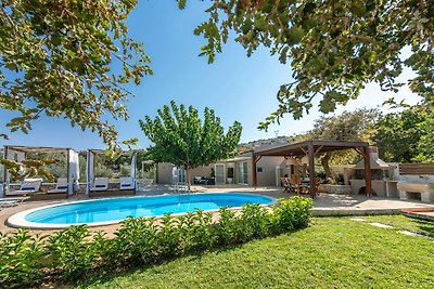 Villa with Pool in Gerani