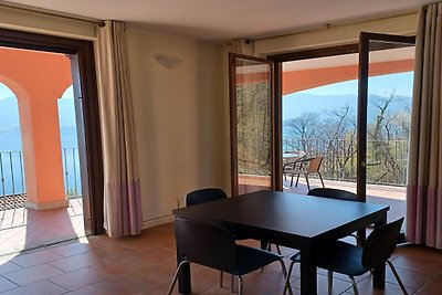 Appartement in Oggebbio met privétuin