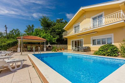 Schönes Haus mit Pool und Meerblick