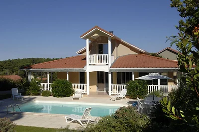 Villa con piscina privata vicino a Aquitaine...