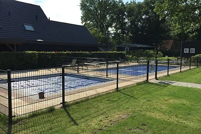 Schצne Zelth�tte mit Veranda