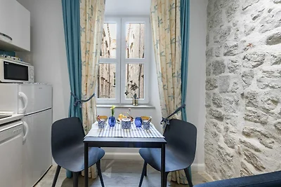 L & L Old Town Apartments - Studio Apartment ...