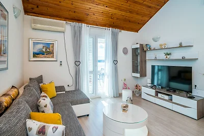 Indy's Beach Apartments -Two Bedroom Apartmen...