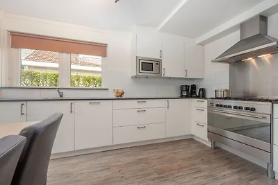Lussuosa villa con sei camere da letto, immer...