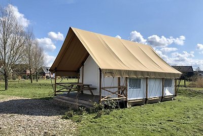 Schöne Zelthütte mit Veranda, 2 km.