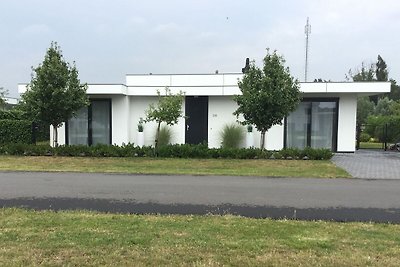 Moderne Villa mit Garten in Harderwijk