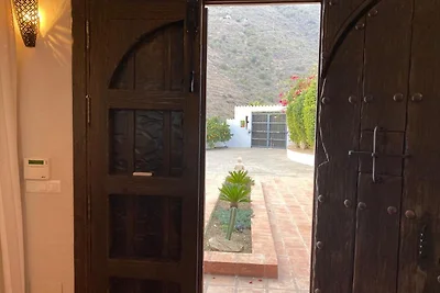 Ferienhaus mit Bergblick und privatem Pool