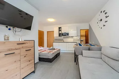 Apartments Robi & Kristina - Studio Apartment...