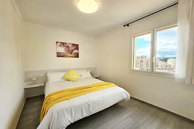 Frontline apartment with sea views