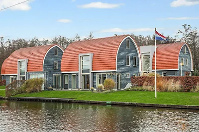 Haus mit privatem Pool, direkt am Wasser...