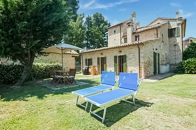 Wohnung in Mombaroccio mit Schwimmbad