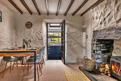 Luxuriöses Ferienhaus mit Whirlpool und Aussi...