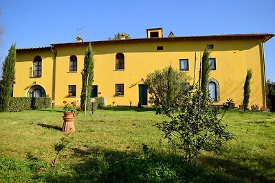 Pittoresco agriturismo con piscina a Vinci