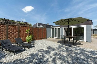 Luxe ingerichte bungalow met terras