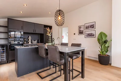 Modernes Belfeld Coastal Retreat für 4