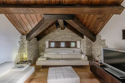 Villa in collina sulle Marche con piscina