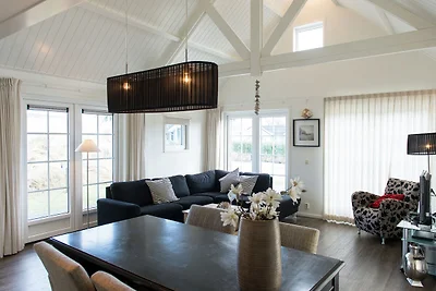 Strohgedecktes Ferienhaus mit 2 Bädern, 1,5 k...