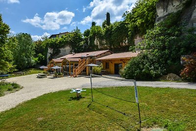 Geräumige Villa in Aubeterre-sur-Dronne mit e...