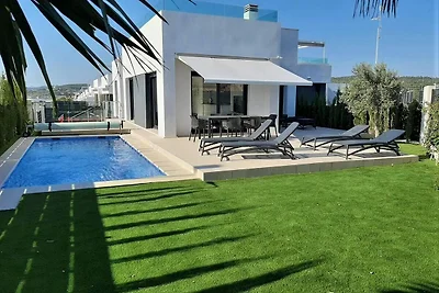 �ppige Villa in Orihuela mit Pool