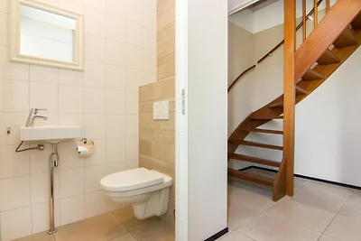 Sfeervol huis met 2 badkamer, op 700 m.