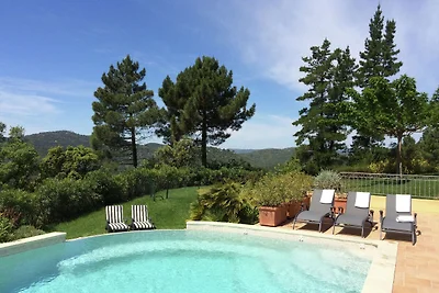 Opulenta villa a Le muy con piscina