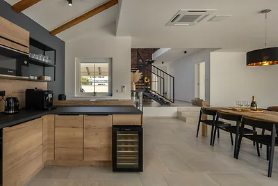 Villa Royal Stone mit Pool in Jezera