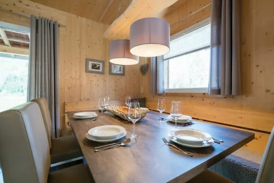 Geräumiges Chalet mit Whirlpool