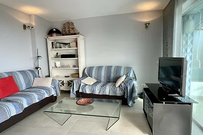 Apartment for 6 people near sand beach