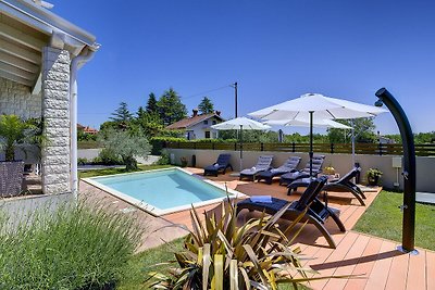 Splendida villa moderna con piscina