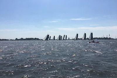 Schönes Ferienhaus am Wasser in Grou
