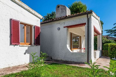 Gemütliches Ferienhaus mit Garten in Villaggi...