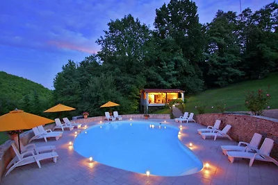 Moderna casa vacanze con piscina a Souillac