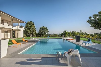 Luxurious Villa inTavullia with Private Swimm...