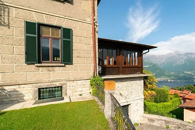 Villa in Civenna mit Balkon und Barbecue
