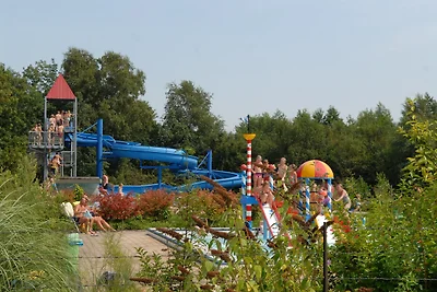 Villa sull'acqua con spa all'aperto e molo