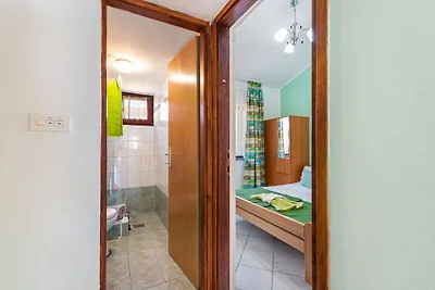 Schöne Ferienwohnung in Jasenice in Meernähe