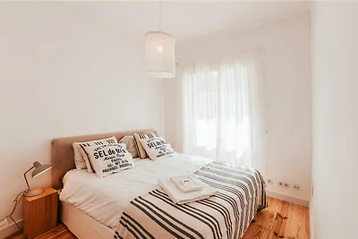 Modernes Apartment in Algés mit Terrasse