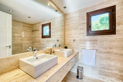 Villa in Marbella mit beheiztem Pool