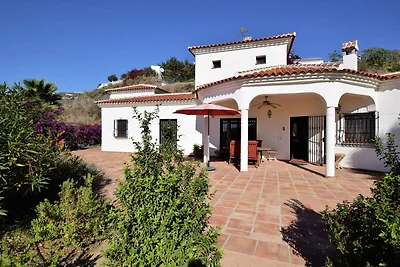 Luxuriöse Villa in Arenas mit Swimmingpool