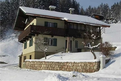 Chalet in Tirol met Sauna en Skibanen
