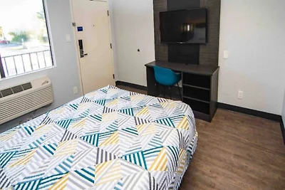 Motel 6 Ft. Pierce, FL | 1 Queensize-Bett