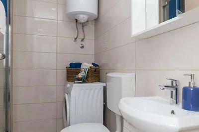 Apartment Semi - One Bedroom Apartment with T...