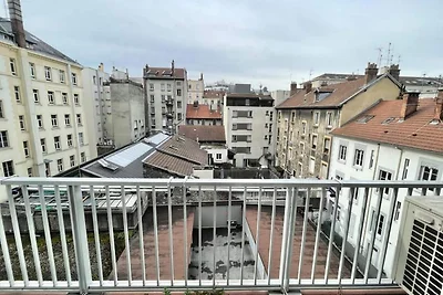 Am geräumigen SNCF-Bahnhof Faffa T5