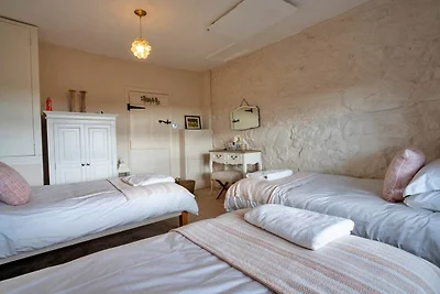 Bauernhaus in Staffordshire mit Hügelblick