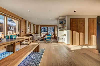 Spacious Apartment with Balconies beside Ski...