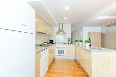 Zentrales Roses-Apartment mit Terrasse