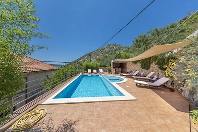 Villa Gradi-Five Bedroom Villa with outdoor...