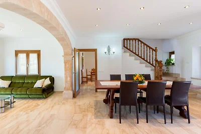 Moderne rustieke landvilla met zwembad